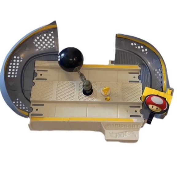 Mario Kart Hot Wheels Track Set - Picture 11 of 12